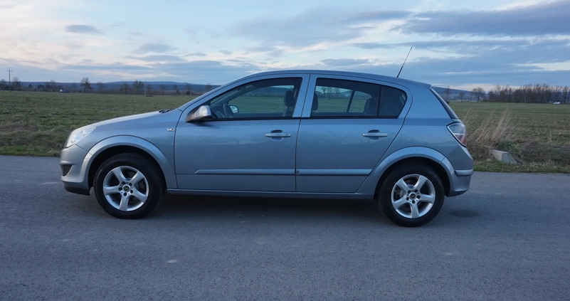 Opel Astra cena 16900 przebieg: 190000, rok produkcji 2009 z Koziegłowy małe 352